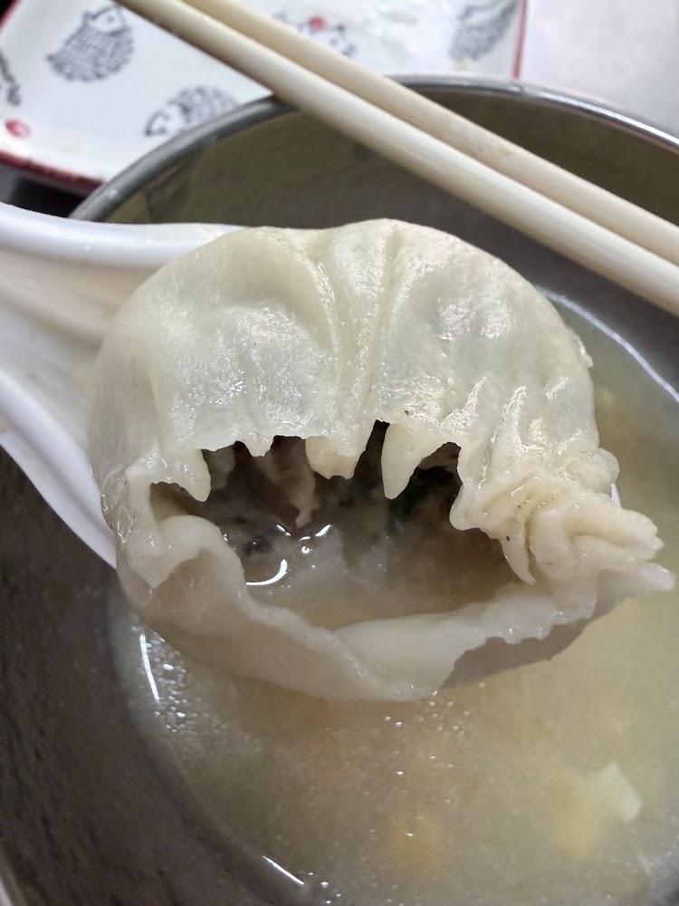 倆籠湯包咬開爆汁畫面