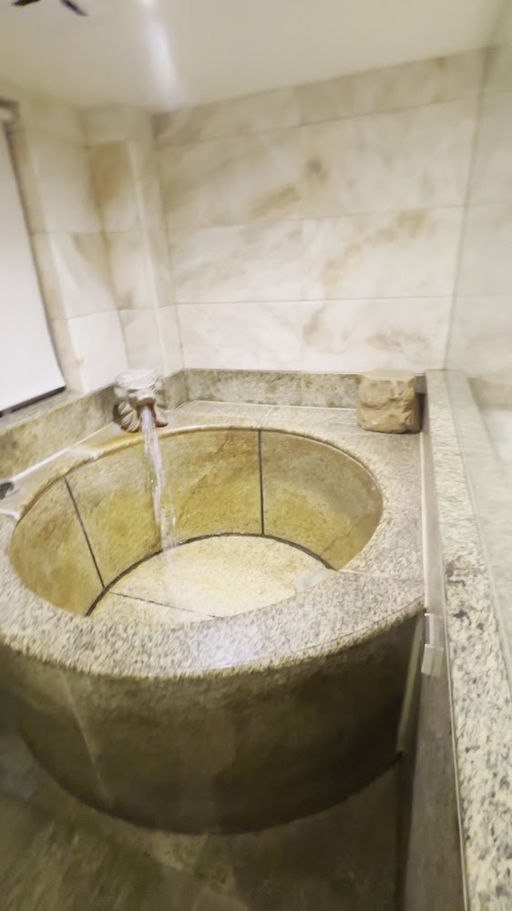 石製圓形浴缸注水畫面