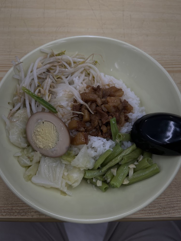 淡江大學美食廣場滷肉飯與滷蛋配菜