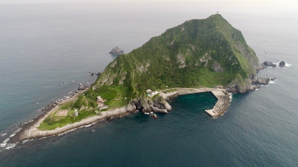 基隆嶼全景與碼頭設施