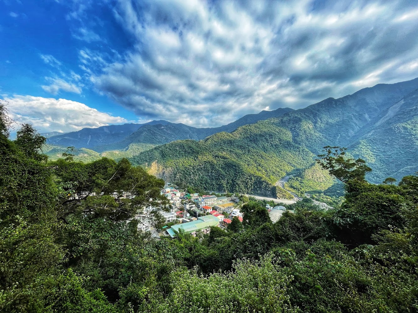 茂林山村與森林景觀
