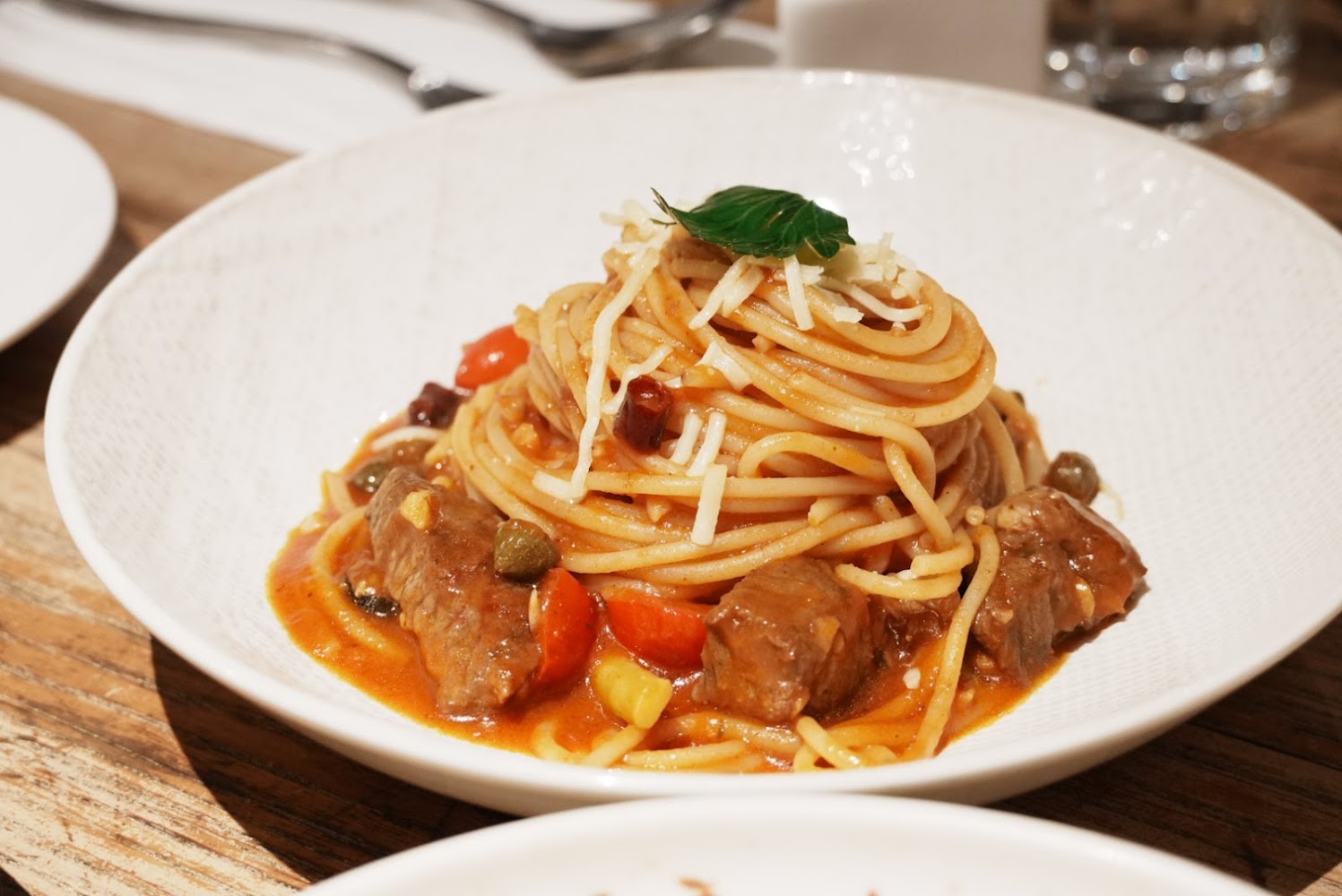 LA VILLA DANSHUI 紅醬肉塊義大利麵