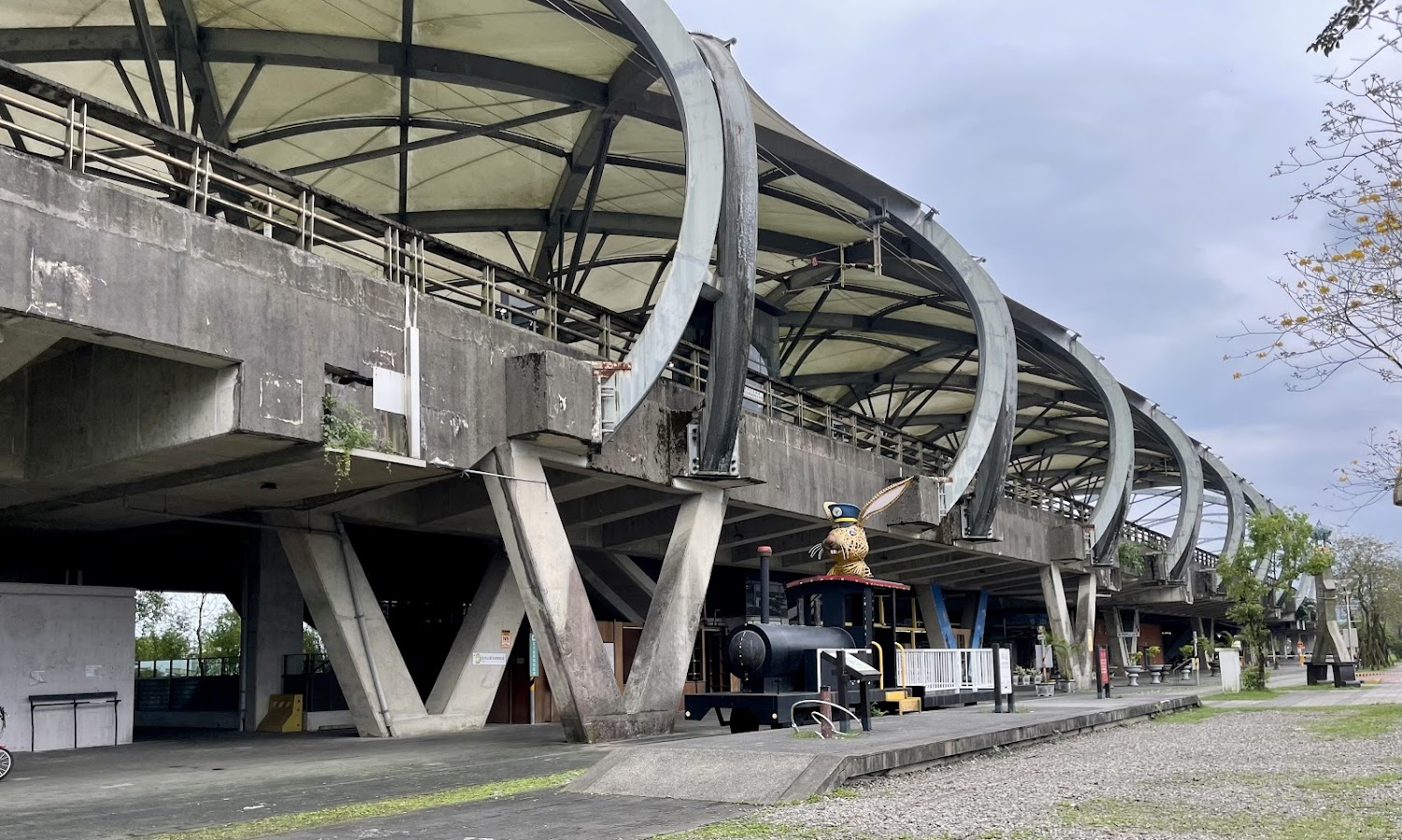 冬山車站廣場裝置藝術與建築