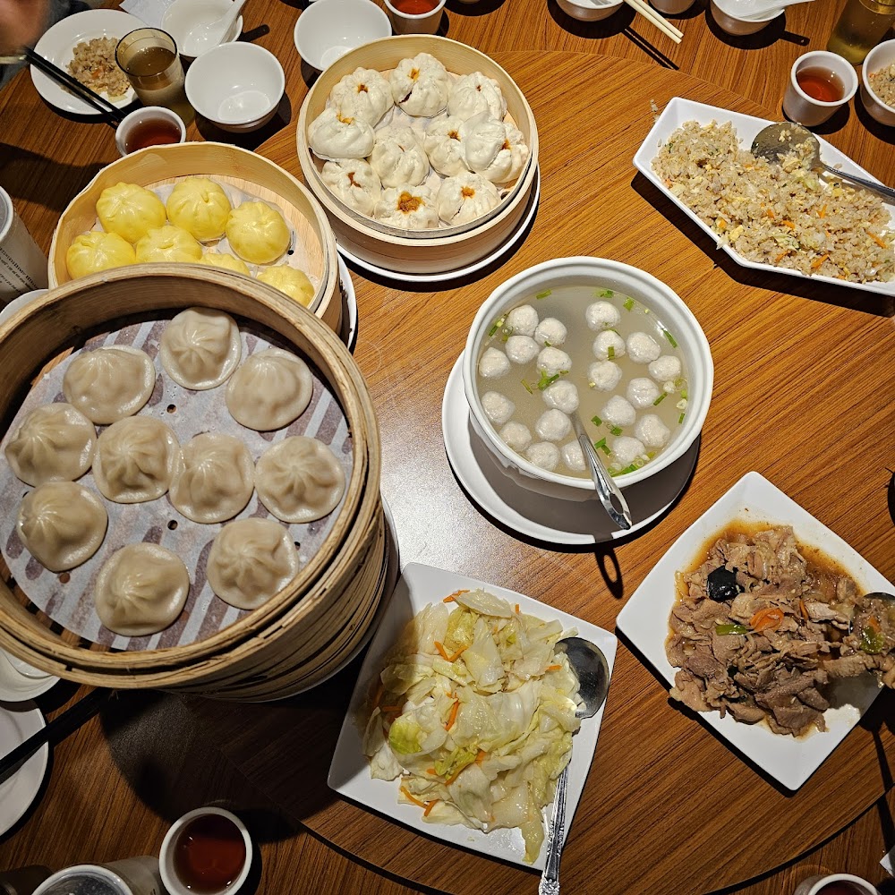 鼎泰豐南西店滿桌中式菜色