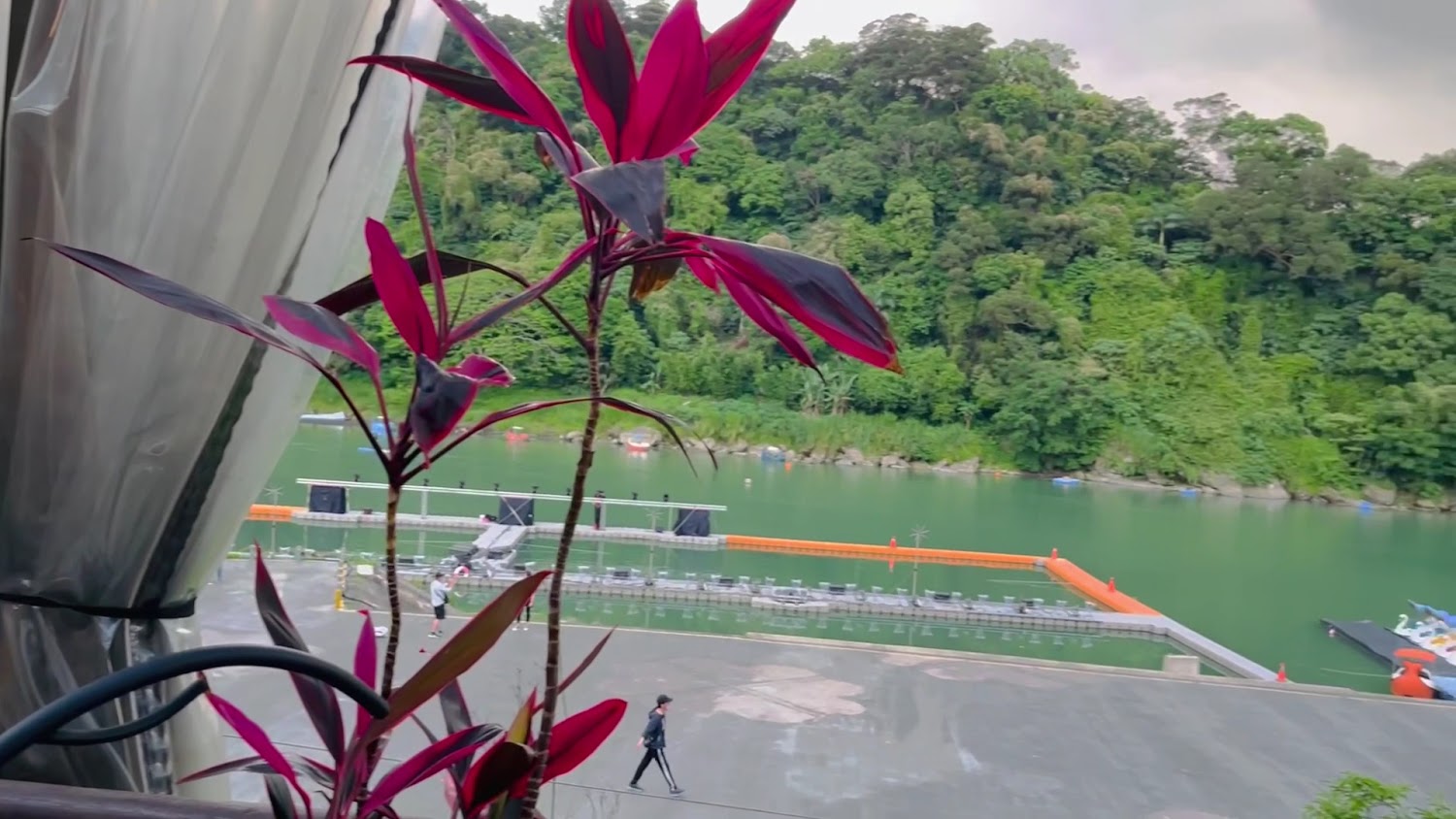 水灣餐廳碧潭店窗景與河景