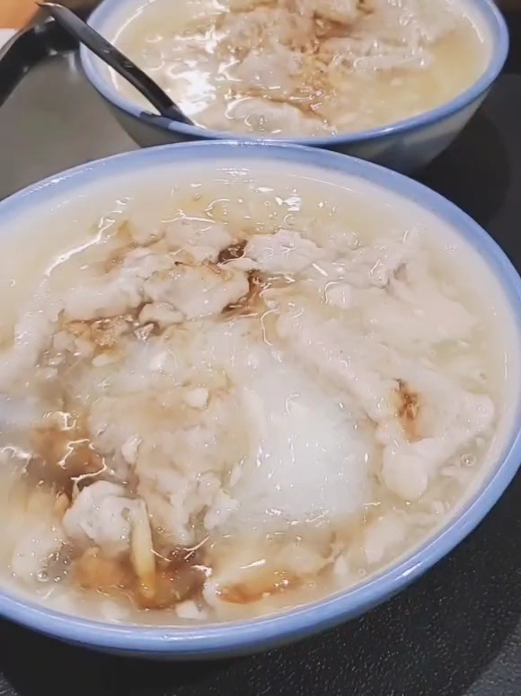 阿娘給的蒜味肉羹兩碗豬肉粥類餐點