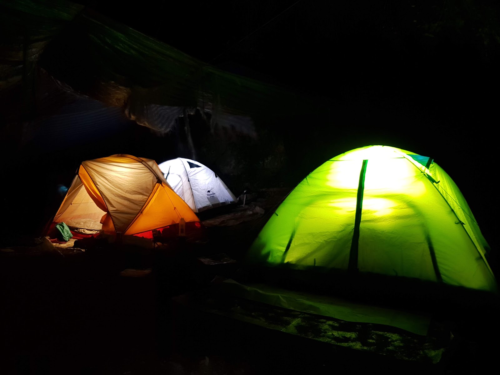 畢祿山水源營地夜晚發光帳篷森林星空