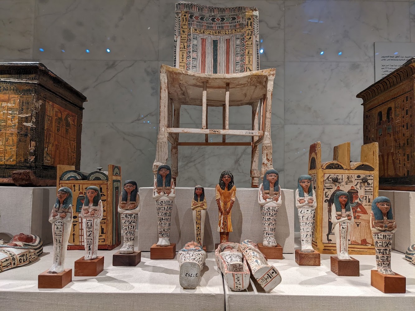 埃及文明國家博物館木製人偶與棺槨展示