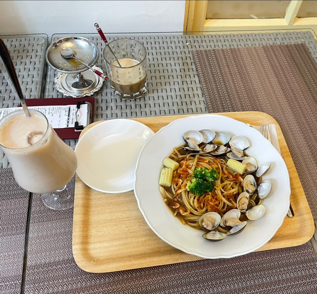 萬利露華咖啡館蛤蜊義大利麵與飲品