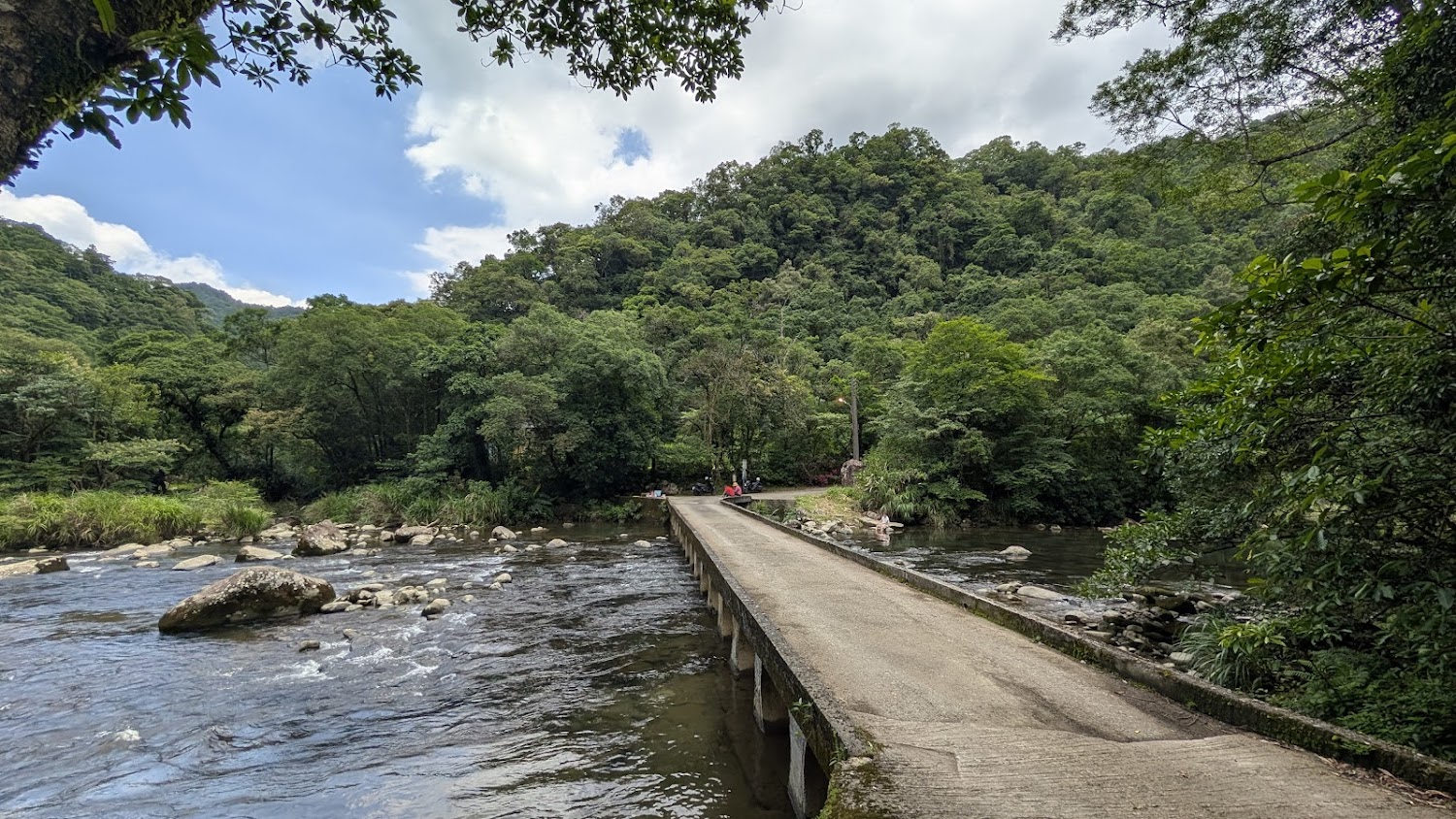 淡蘭古道灣潭段溪上混凝土橋