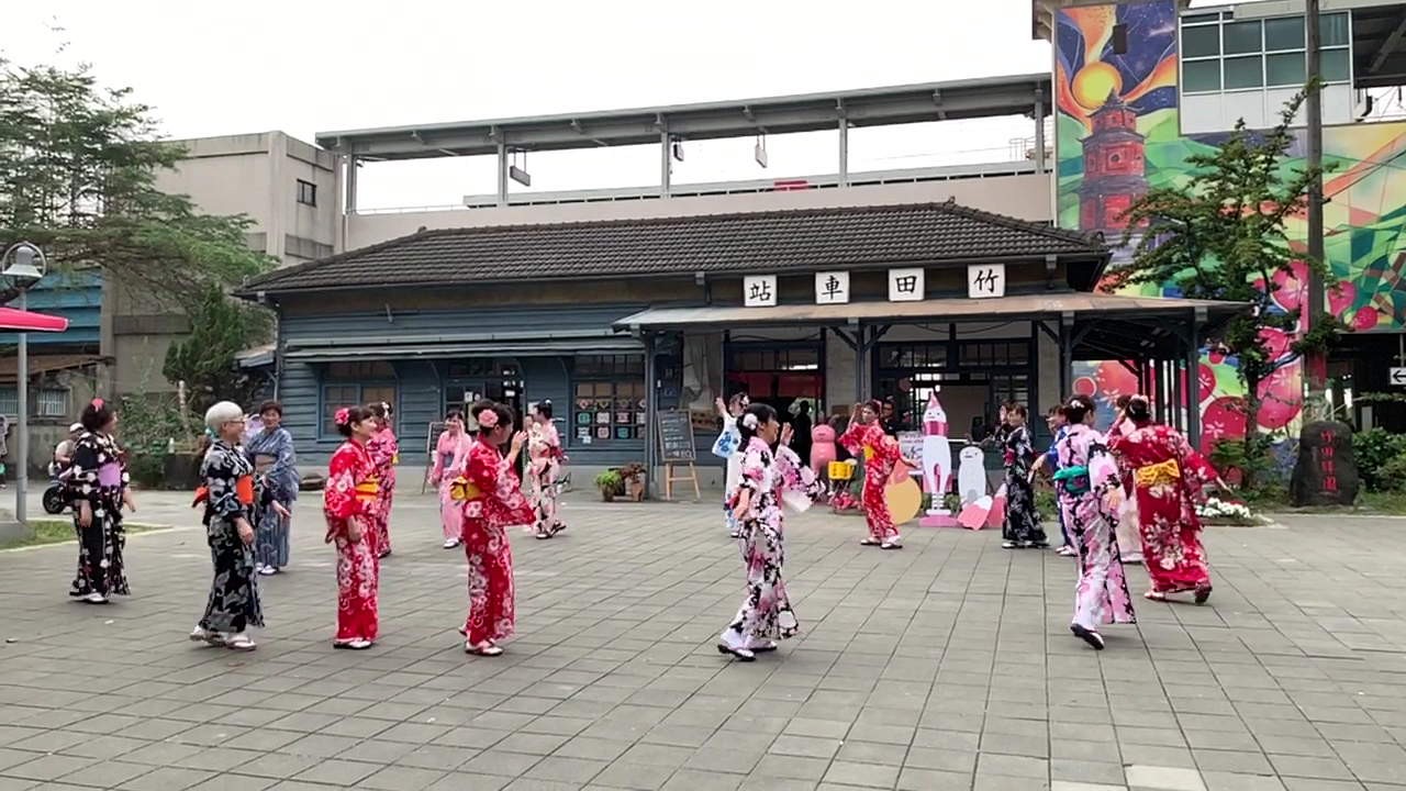 竹田驛園和服女性在站前廣場屏東旅遊
