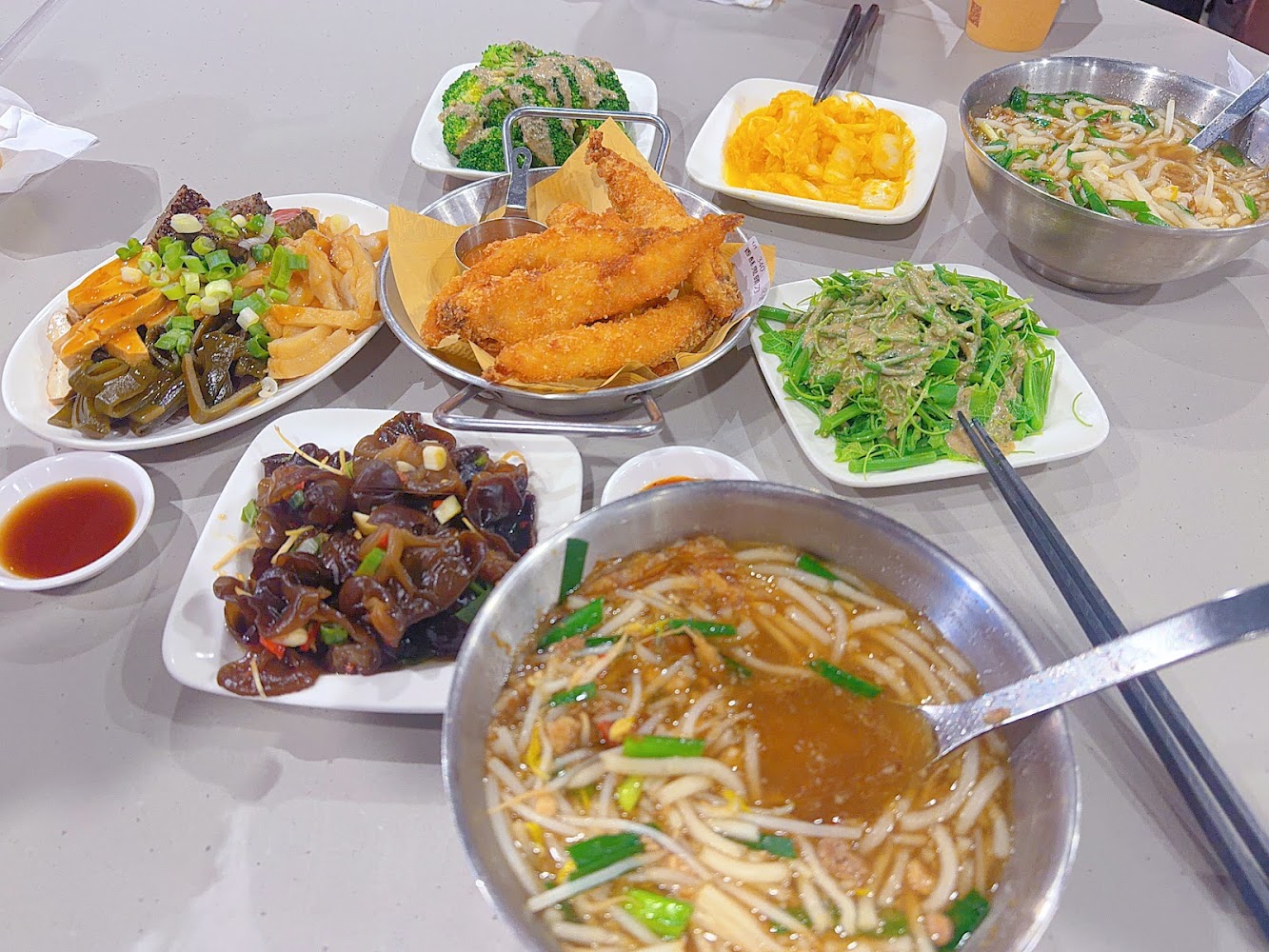 榕樹下米苔目小滿雨生滿桌台式料理