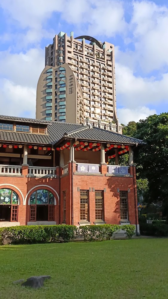 北投溫泉博物館紅磚建築與草坪