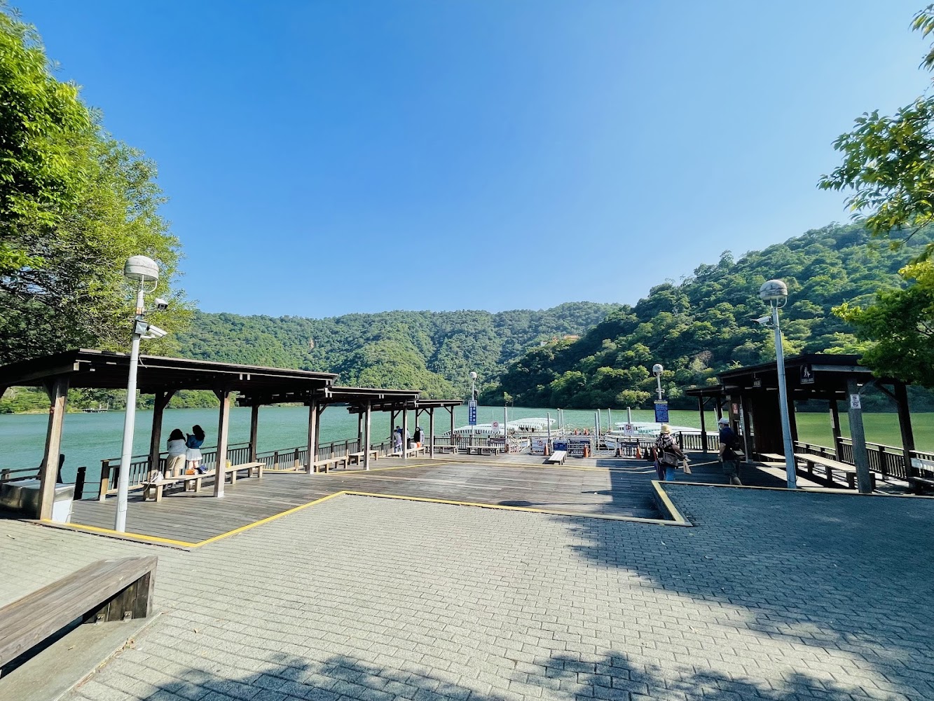 梅花湖湖邊木質碼頭