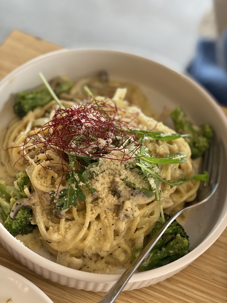 鹿野咖啡奶油義大利麵與蔬菜配料