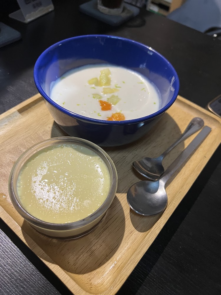 水果椰奶甜品與布丁組合