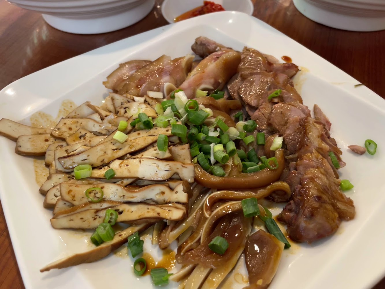 香菇豬腳豬耳朵冷盤小菜