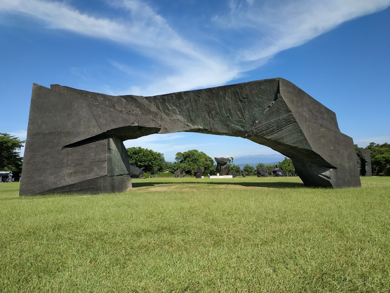 朱銘美術館戶外大型雕塑草地