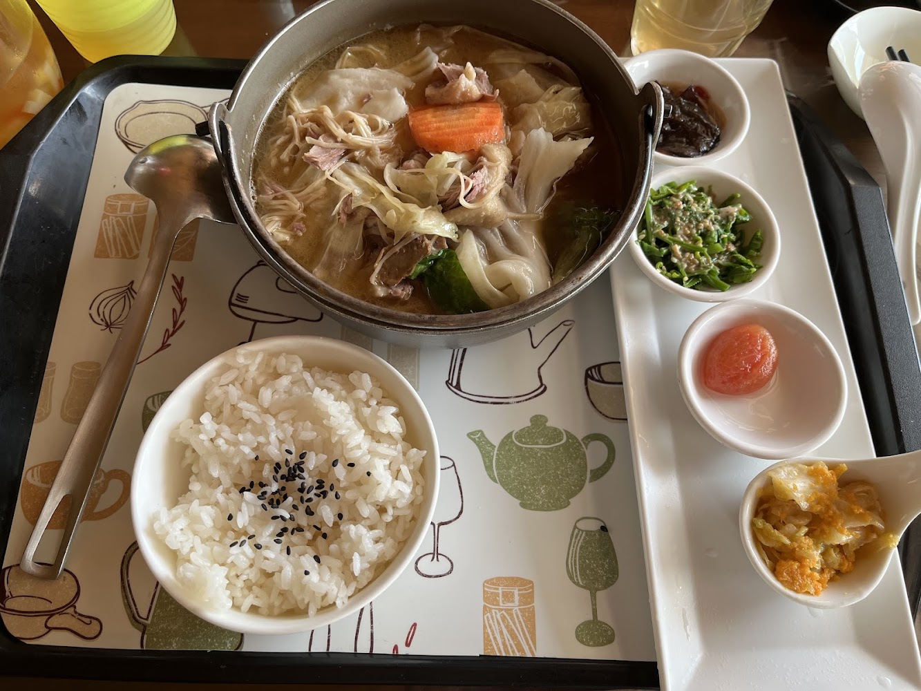 峇六景觀餐廳火鍋套餐附白飯小菜與飲料