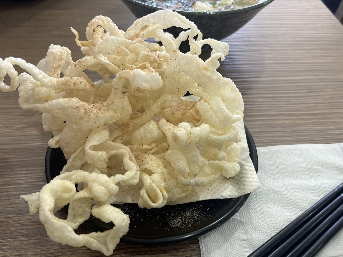 炸魚麵或炸豬皮小點