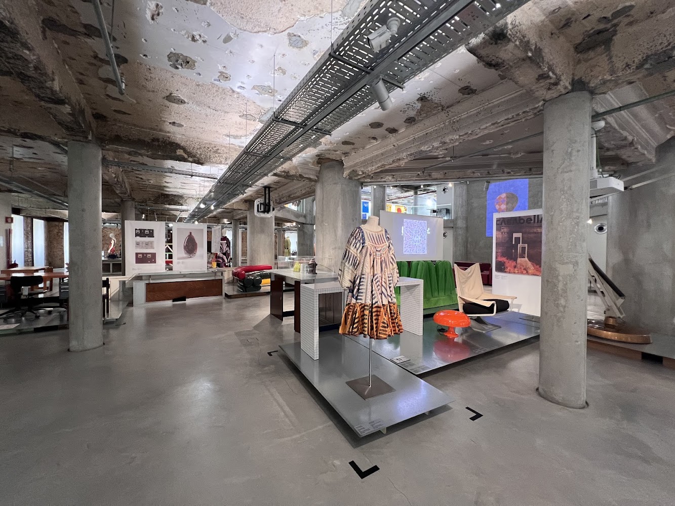 設計與時尚博物館 MUDE 展場服裝與家具