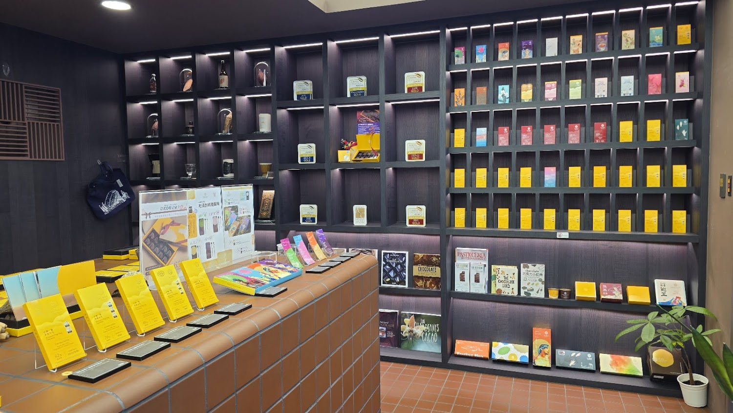 台北福灣巧克力咖啡店店內陳列
