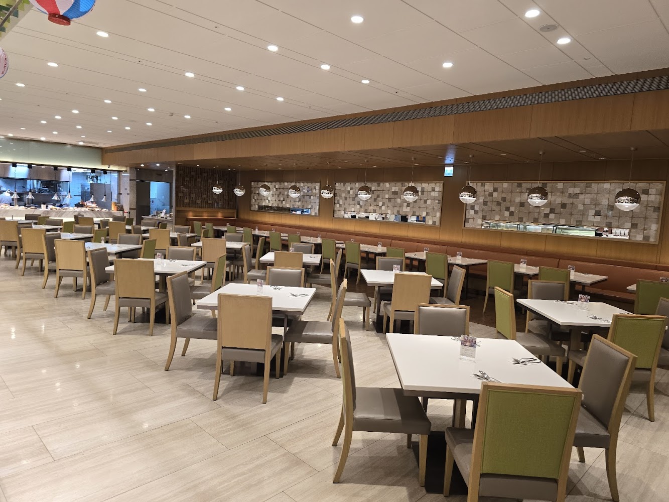 敘日全日餐廳用餐空間