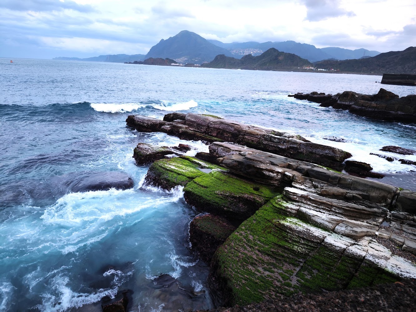 潮境公園海岸景色與岩石地形