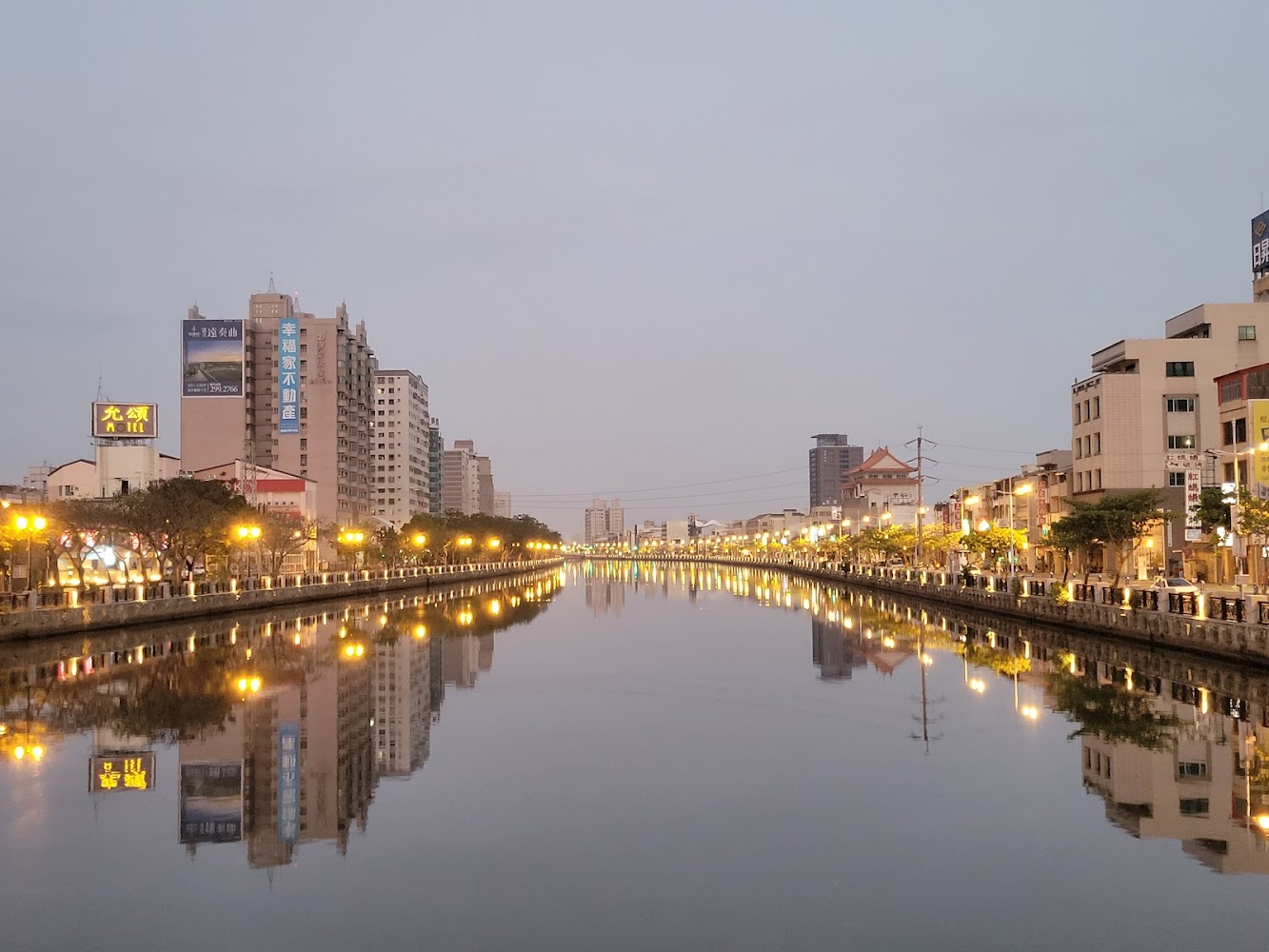 新臨安橋周邊運河夜色與城市倒影
