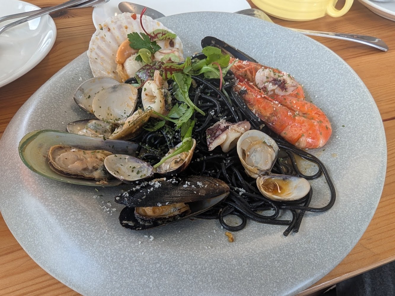 沃野山丘餐廳海鮮墨魚麵