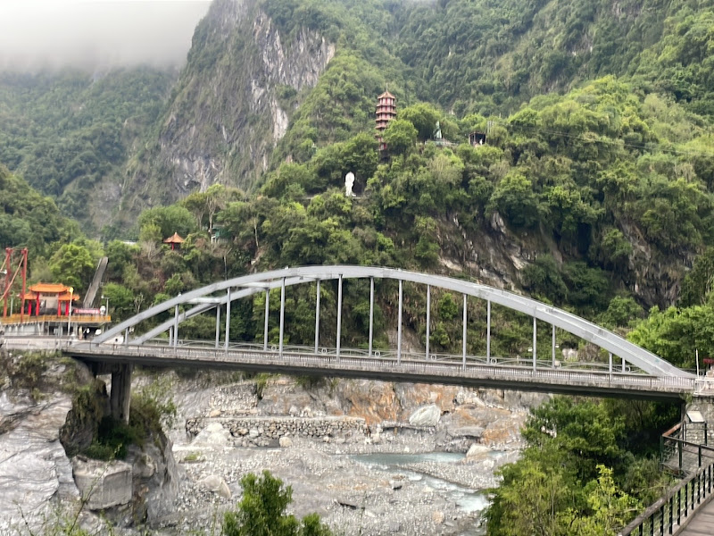天祥遊憩區祥德寺白塔俯瞰立霧溪
