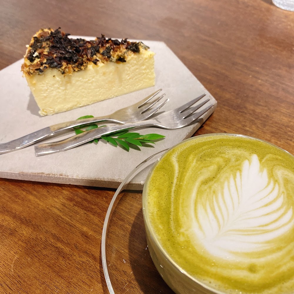 坪感覺蛋糕與抹茶拿鐵拉花