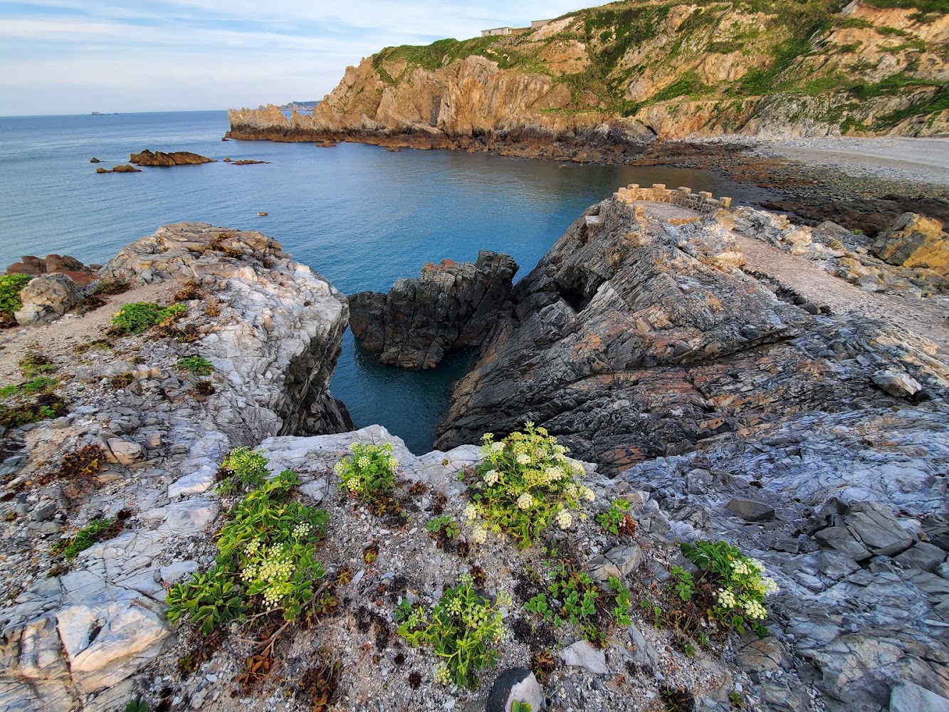 菜浦澳壯麗海岸峭壁景觀
