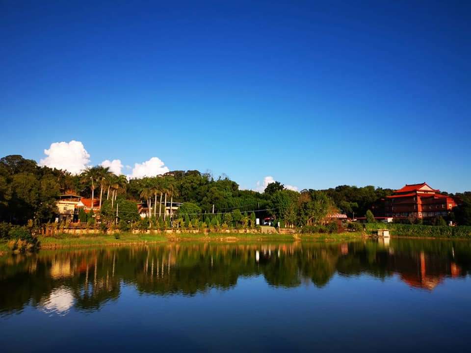 龍昇湖湖景與中式建築