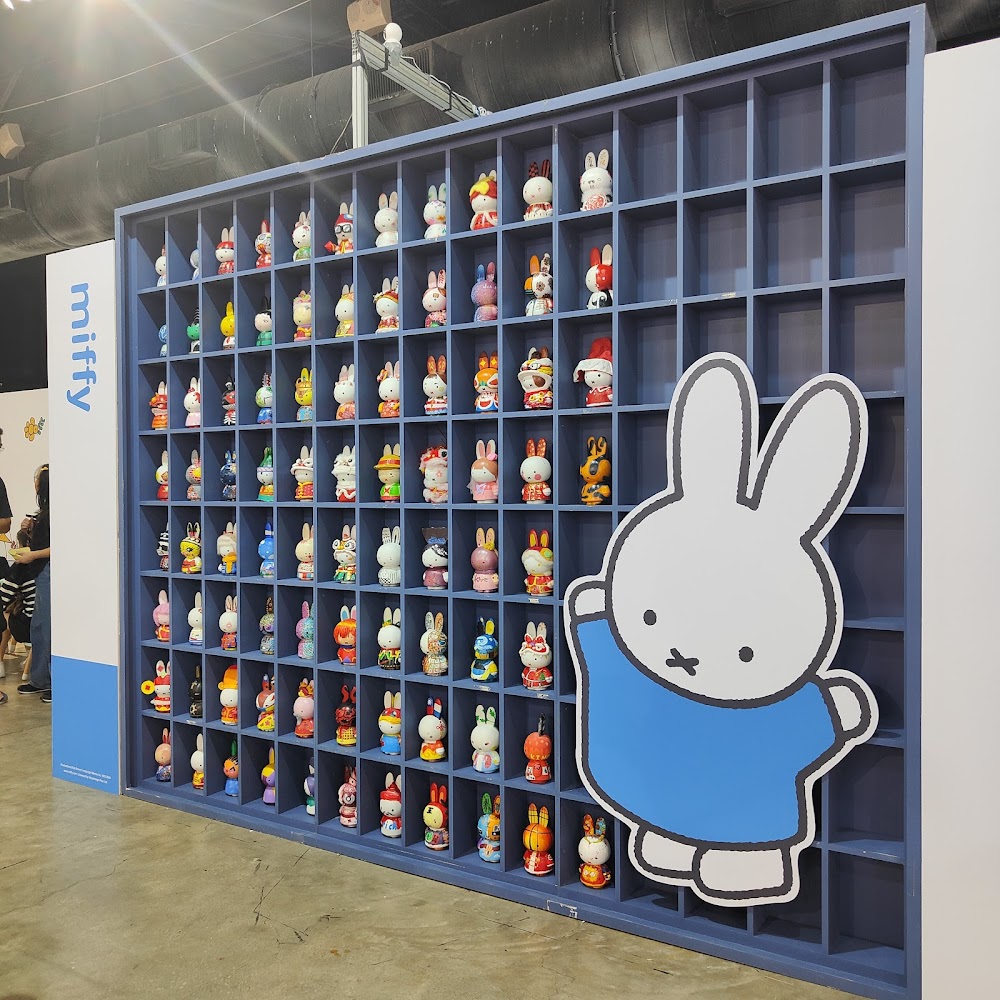 P2倉庫可愛展區與米菲兔展示牆