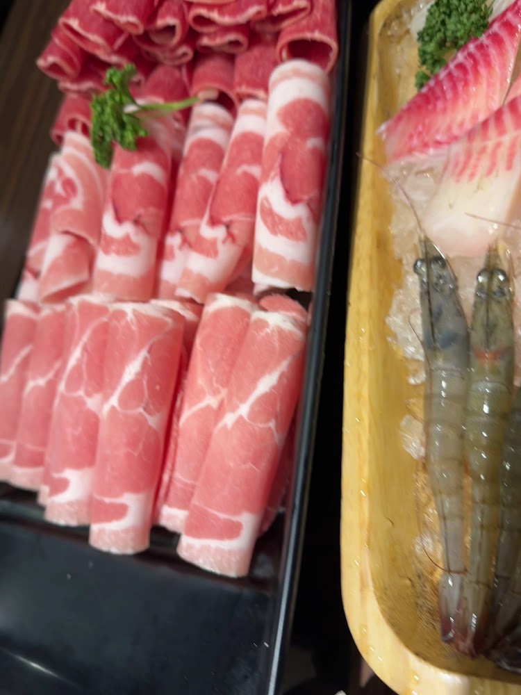 藝釜職人鍋物蝦與肉片拼盤