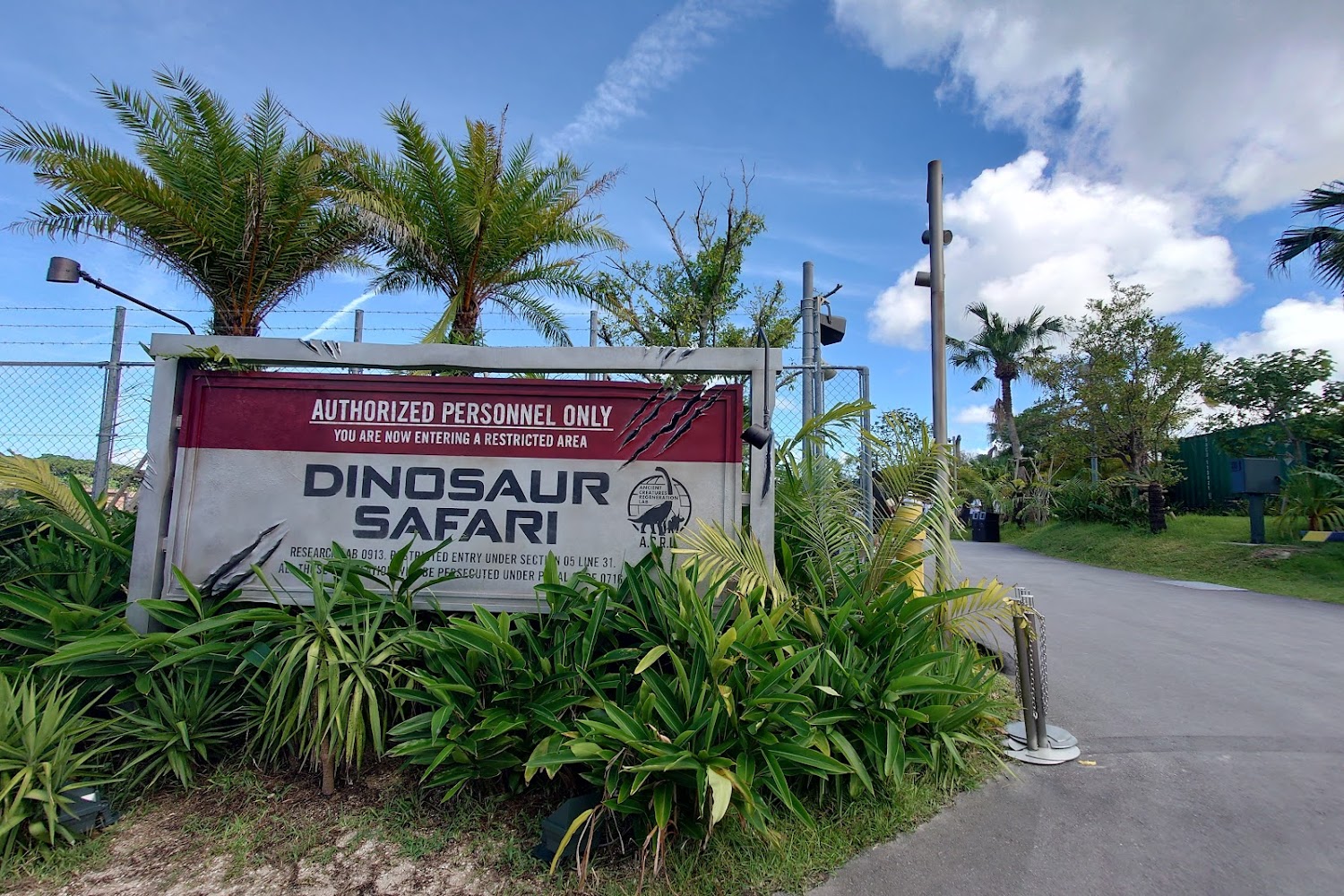 DINOSAUR SAFARI設施告示牌