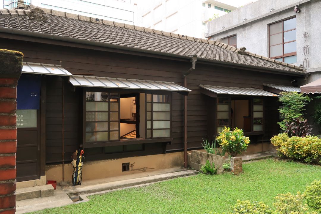 中平路故事館外觀與庭院景致