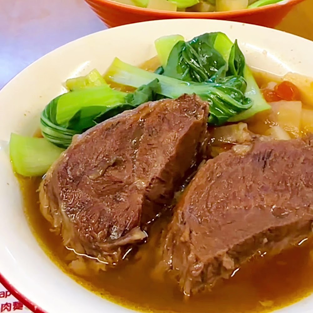 半島牛肉麵招牌牛肉麵與大塊牛腱