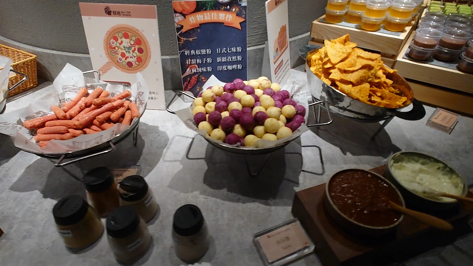 悅華大酒店早餐自助台熱食區炸物豐富台式早餐