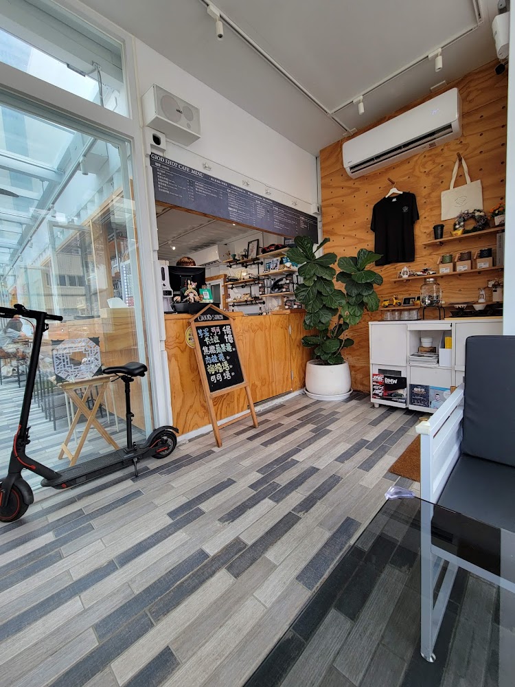 舊社咖啡吧台與展示區
