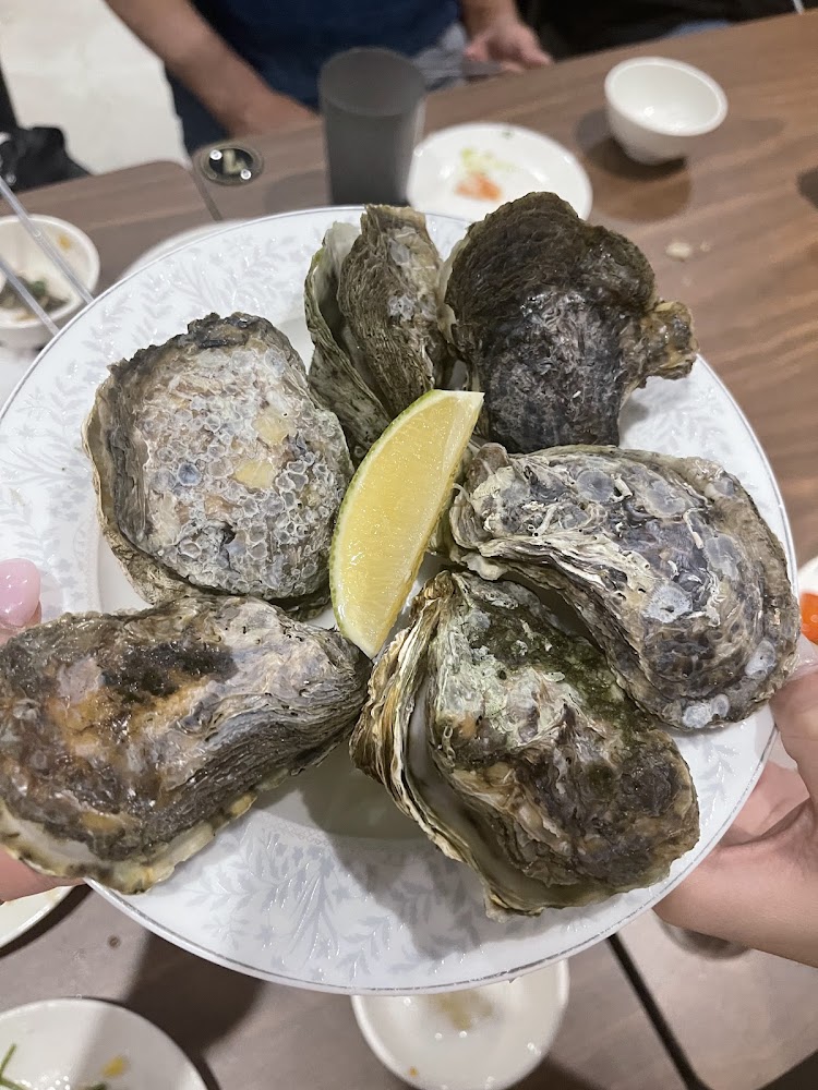 新鮮生蠔搭配檸檬片