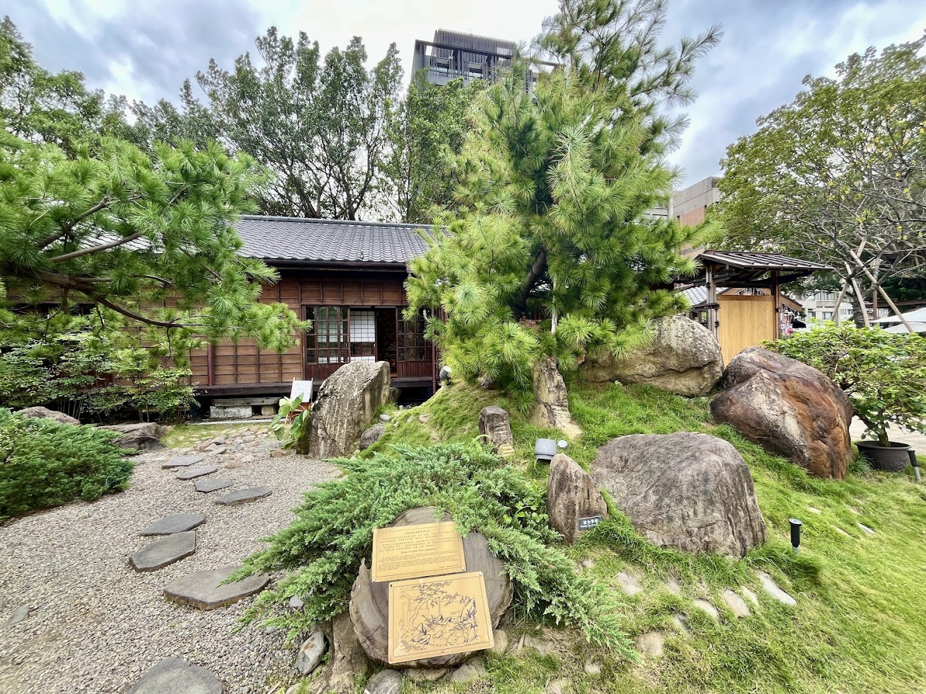 榕錦時光生活園區日式庭園與松樹景觀