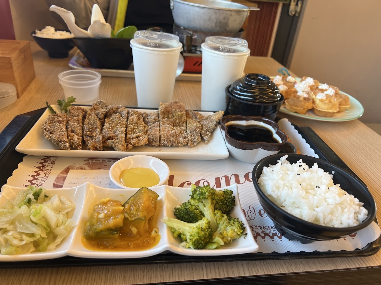 東星屋景觀餐廳炸豬排定食與甜點飲品