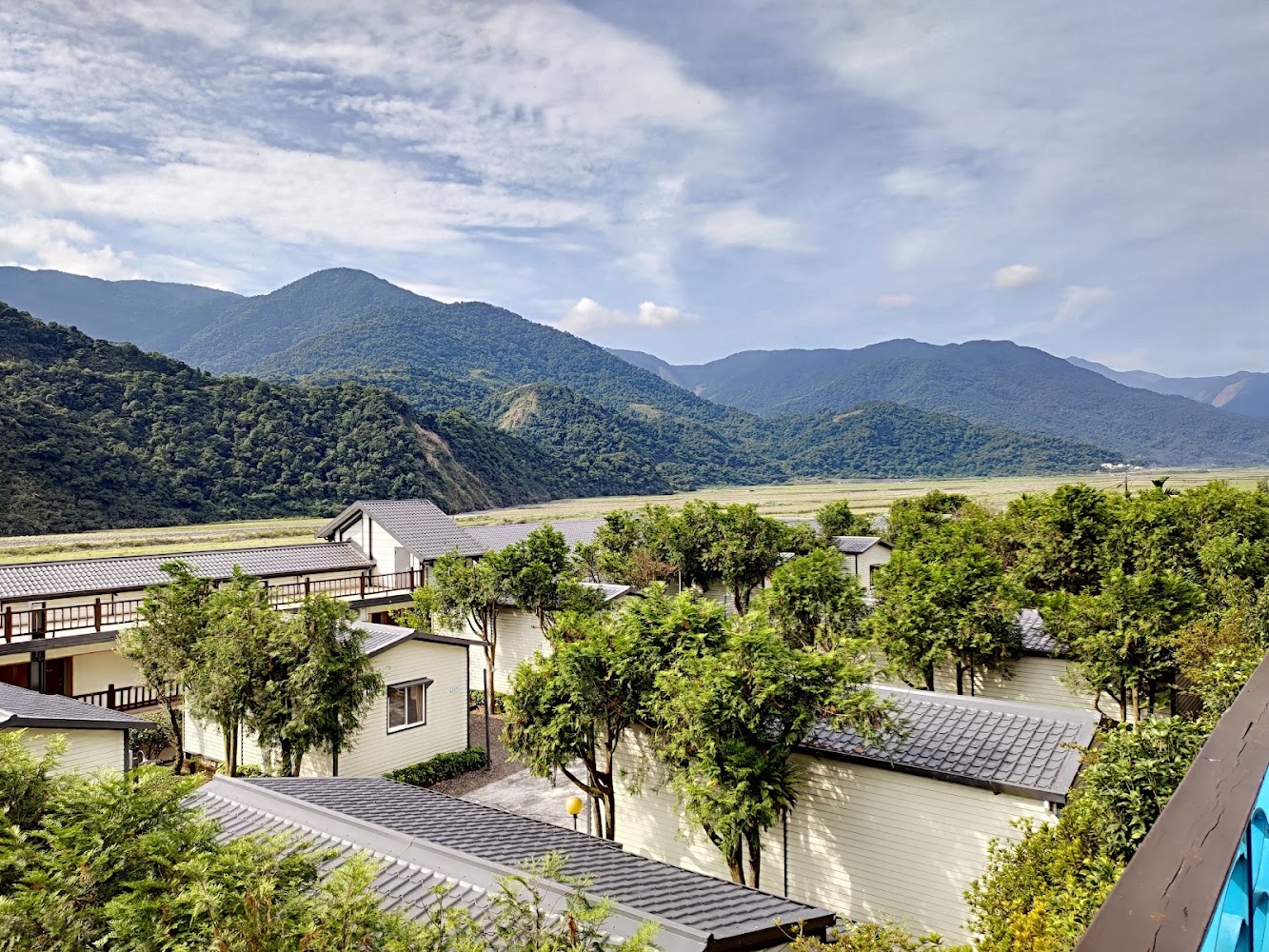 群山環繞下的英仕山莊建築群