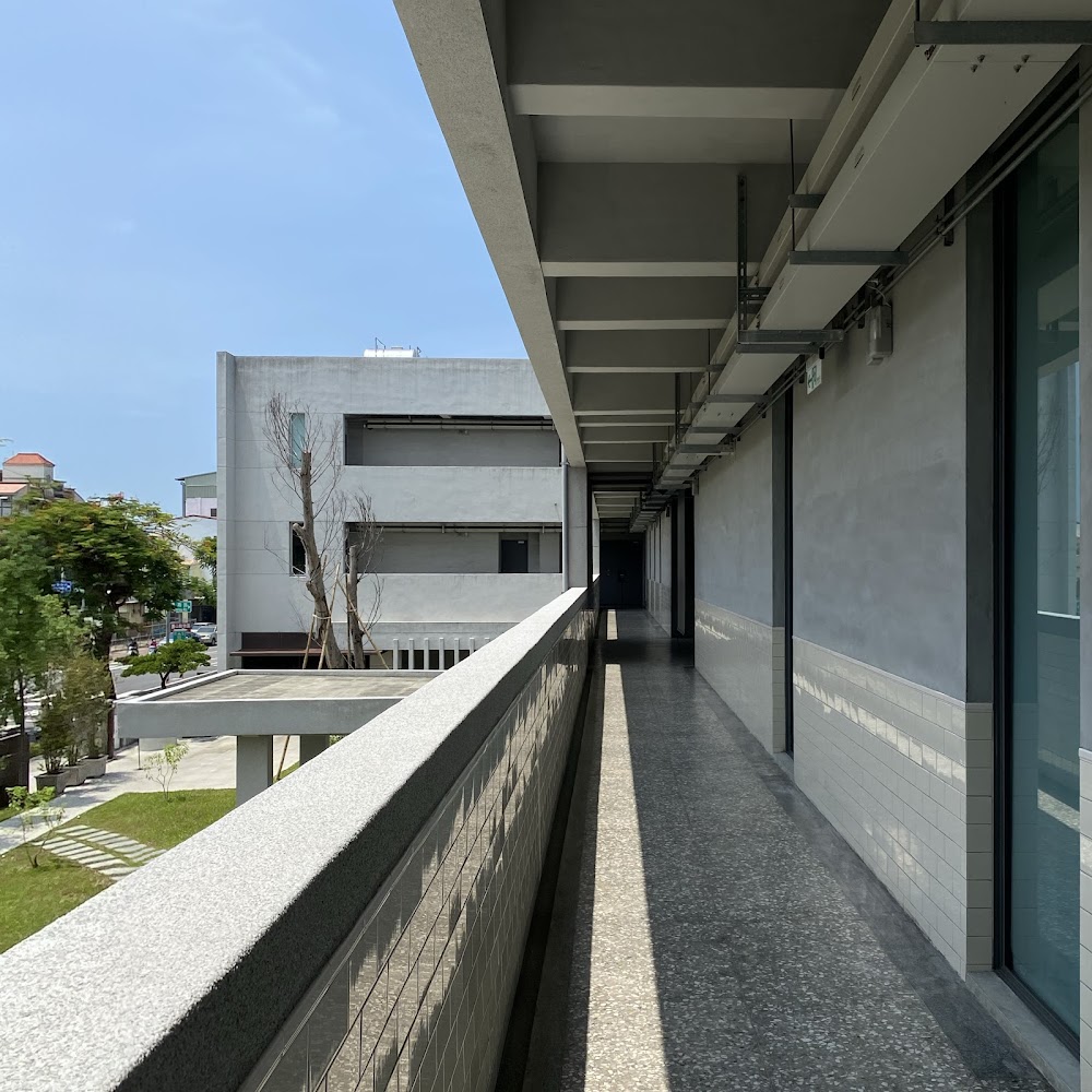金馬賓館當代美術館戶外走廊與草地