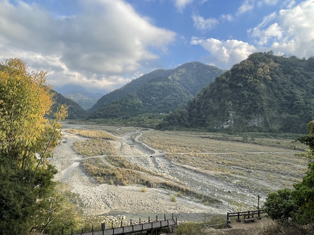 峭壁雄風山谷景觀與步道