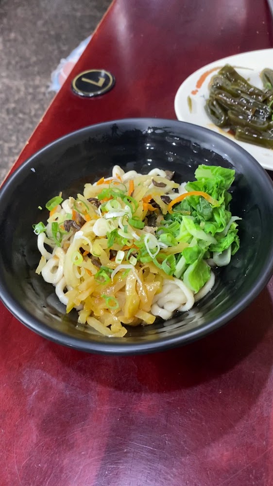 乾拌麵與海帶小菜