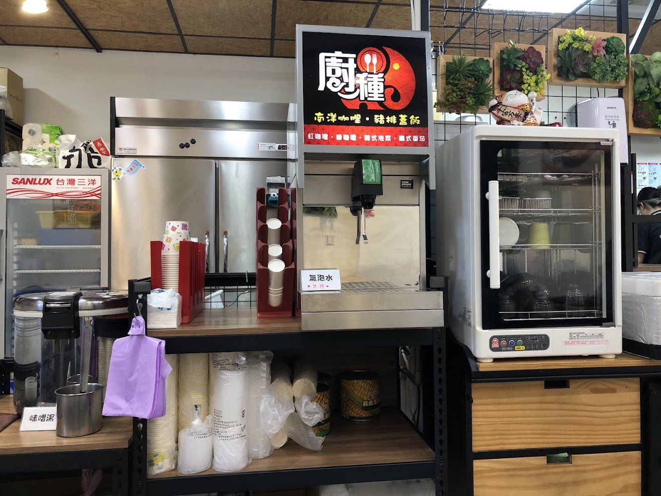 咖禾咖哩竹北博愛店自助區