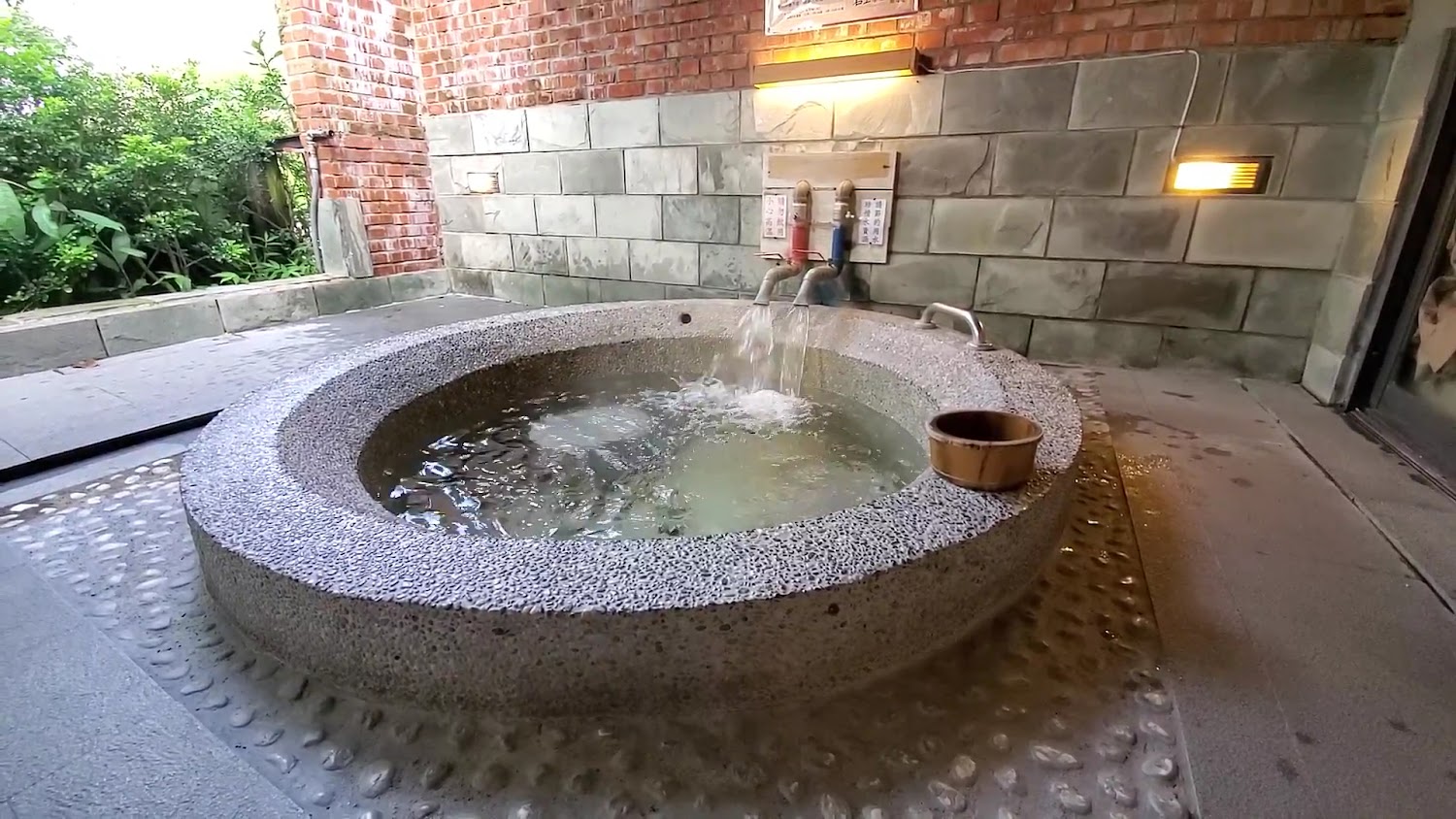 石上湯屋室內泡湯池
